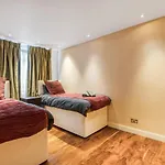 Modern 2 Bedrooms 2Bathrooms Behind Nobu Hotel